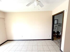 7130 Kings Dr in Baytown, TX - Building Photo - Building Photo