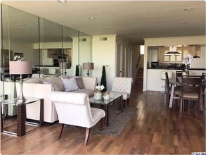 4579 Don Ricardo Dr in Los Angeles, CA - Building Photo - Building Photo