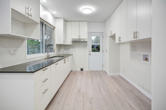 2959 Somerset Rue in St. Laurent, QC - Building Photo - Building Photo