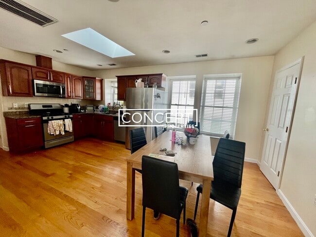 207 Hillside St, Unit 2 in Boston, MA - Building Photo - Building Photo