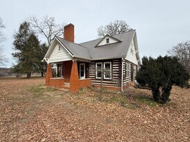 4676 Sevierville Rd in Maryville, TN - Building Photo