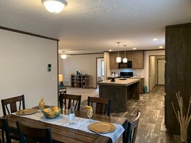 1270 Beacon Hill Ct in Mt. Pleasant, MI - Building Photo