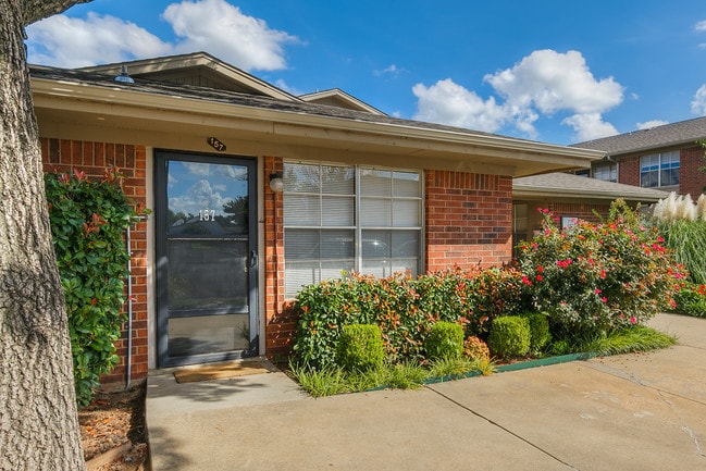 Grand Off Western in Oklahoma City, OK - Building Photo - Building Photo