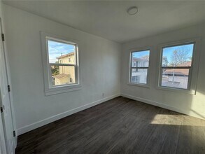 942 E 43rd Pl-Unit -2 in Los Angeles, CA - Building Photo - Building Photo