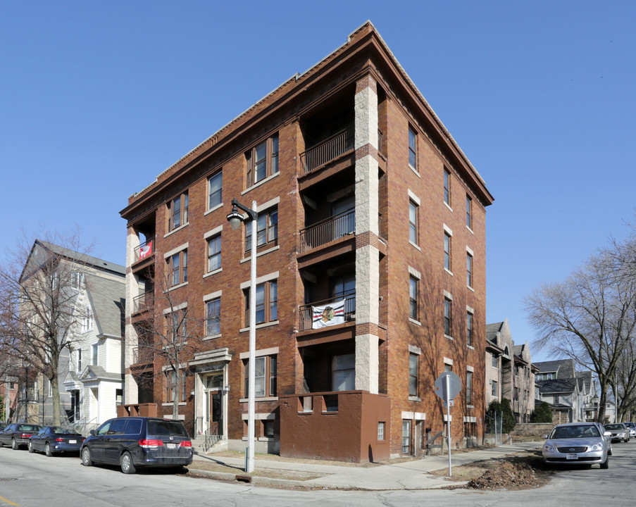 1504 W Kilbourn Ave in Milwaukee, WI - Building Photo