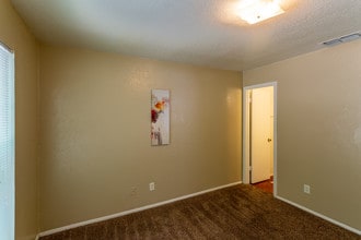 Summerstone Duplexes in Tulsa, OK - Building Photo - Interior Photo