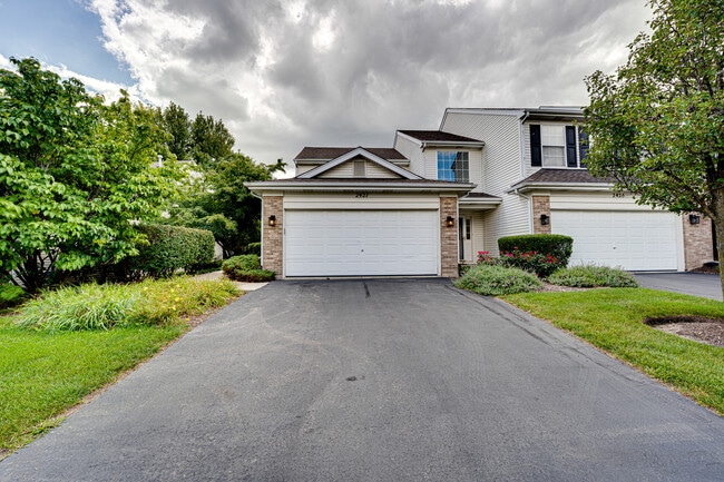 2427 Stoughton Cir in Aurora, IL - Foto de edificio - Building Photo