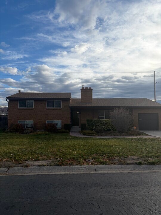 3747 S Lee Maur St in West Valley City, UT - Building Photo
