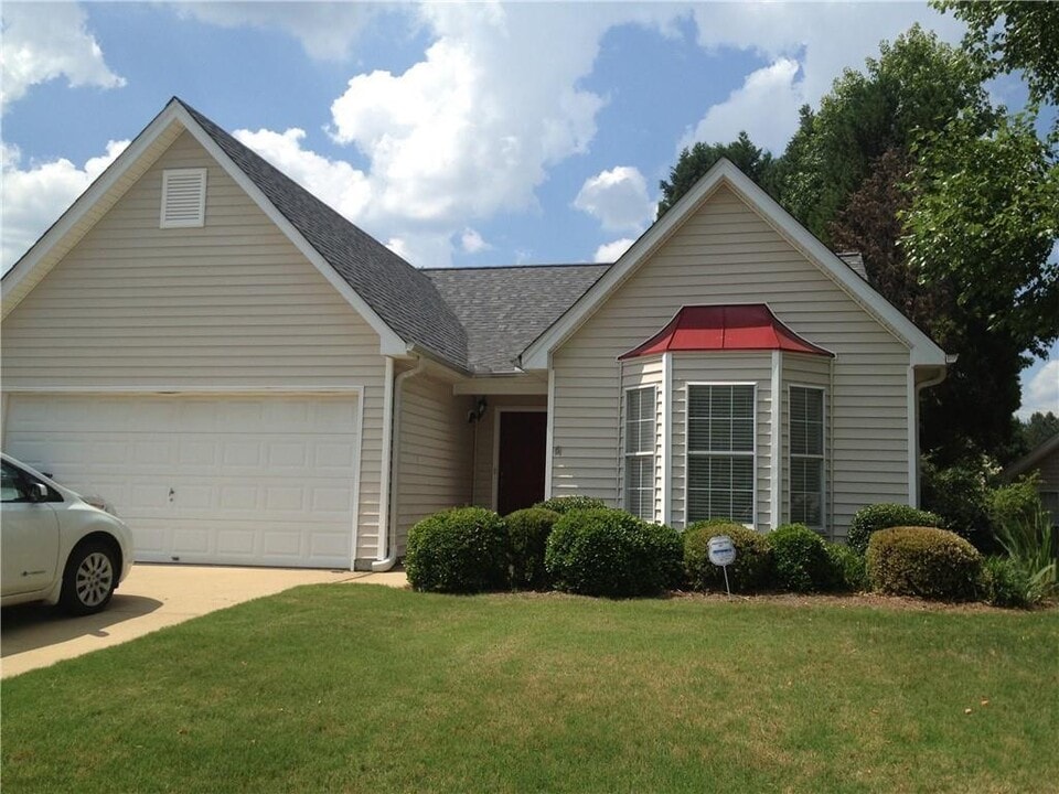 2235 Laurel Pointe Ln in Lawrenceville, GA - Building Photo