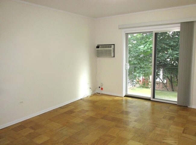 91 W Crystal Lake Ave, Unit 2S in Crystal Lake, IL - Building Photo - Building Photo