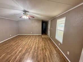 22786 Cuttler Rd in New Caney, TX - Foto de edificio - Building Photo