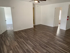 5415 Buena Vista St in San Antonio, TX - Building Photo - Building Photo