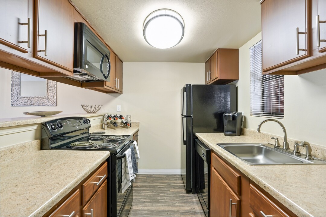 The Joliet at Lowry in Aurora, CO - Foto de edificio