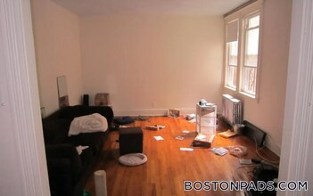 1638 Commonwealth Avenue in Boston, MA - Building Photo - Building Photo