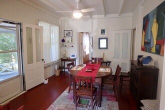 12 John Wesley Ave in Oak Bluffs, MA - Foto de edificio - Building Photo