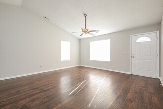 408 Raspberry Ln in Fountain Inn, SC - Foto de edificio - Building Photo