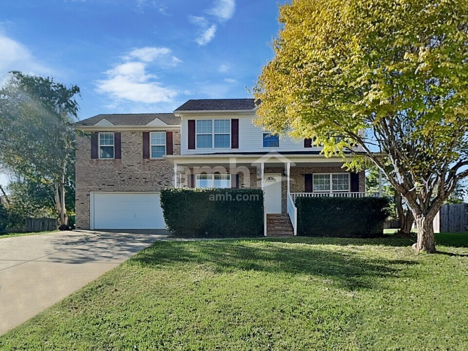 204 Bates Ct in Spring Hill, TN - Building Photo