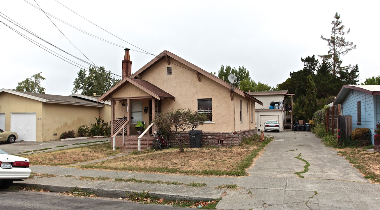 229 Vallejo St in Petaluma, CA - Foto de edificio