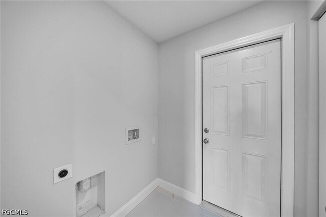 2001 NW 20th St in Cape Coral, FL - Building Photo - Building Photo