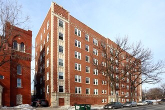 Logan Vistas Apartments in Chicago, IL - Building Photo - Building Photo