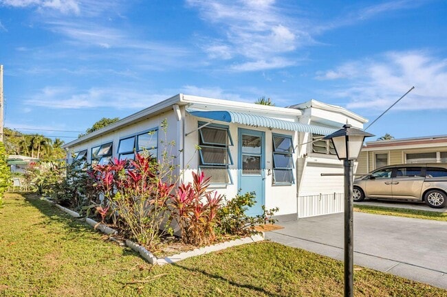 14456 Glenview Dr in Delray Beach, FL - Building Photo - Building Photo