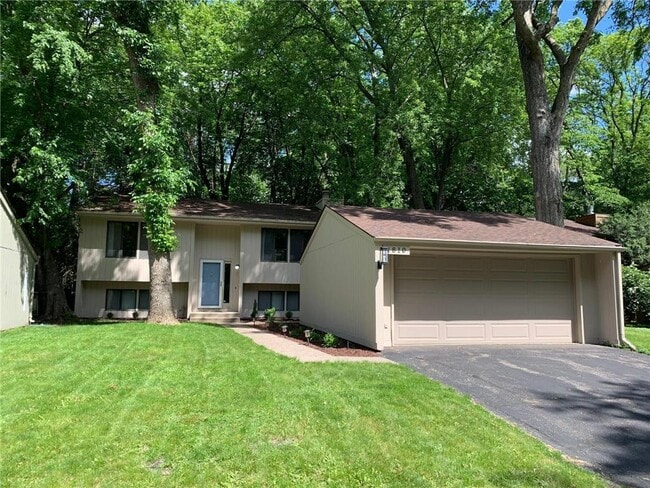 property at 1810 Comstock Ln N