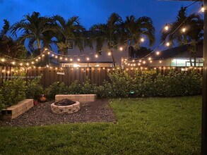 8760 SW 213th Ln in Cutler Bay, FL - Foto de edificio - Building Photo