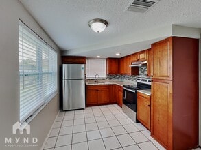 9724 Lakeside Ln in Port Richey, FL - Building Photo - Building Photo