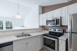 Chesterfield Gardens in Chester, VA - Building Photo