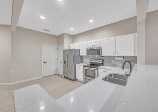 4923 Barnstead Dr in Riverview, FL - Building Photo - Building Photo