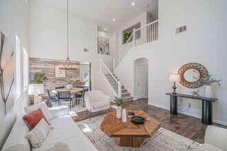 23948 Rustico Ct in Santa Clarita, CA - Foto de edificio - Building Photo