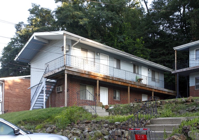 Newton Place Apartments in Akron, OH - Building Photo - Building Photo