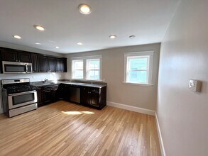 344-346 Hyde Park Ave, Unit 2 in Boston, MA - Building Photo - Building Photo