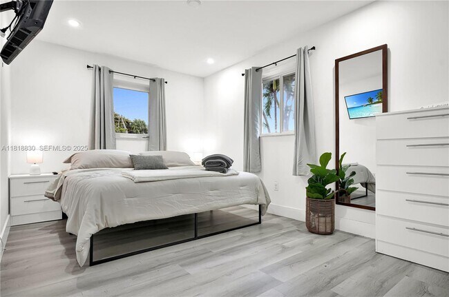 300 NW 82nd Terrace in Miami, FL - Building Photo - Building Photo