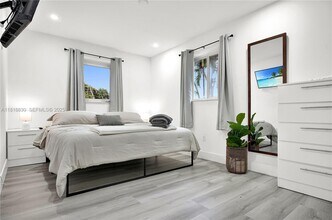 300 NW 82nd Terrace in Miami, FL - Building Photo - Building Photo