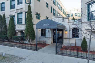 5120 S Harper Ave in Chicago, IL - Foto de edificio - Building Photo