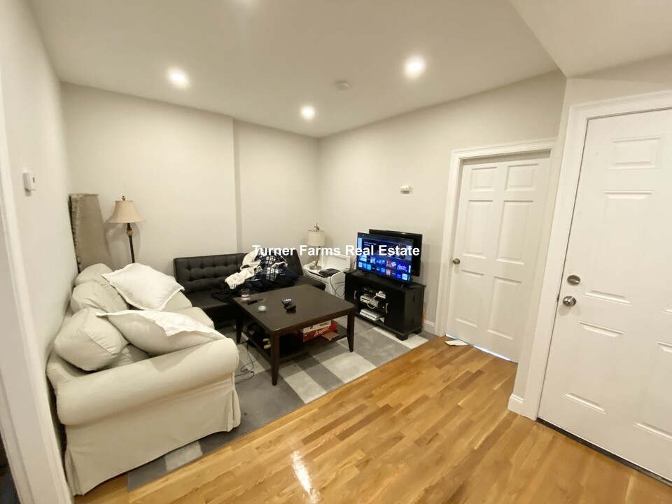 131 P St, Unit 1 in Boston, MA - Building Photo