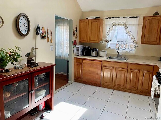 99 Ormond St in Hempstead, NY - Building Photo - Building Photo