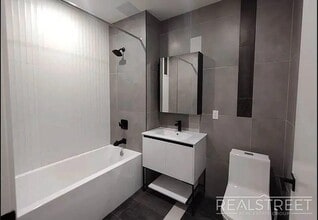 New York Avenue in Brooklyn, NY - Foto de edificio - Building Photo