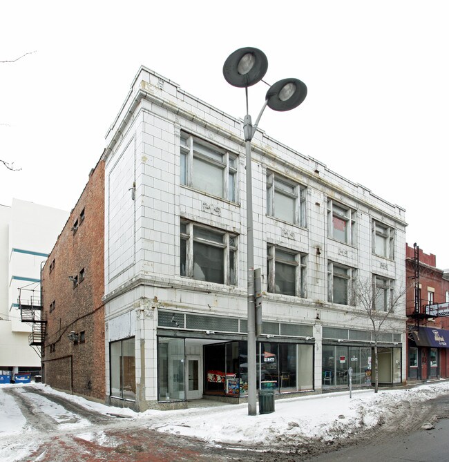 9 W Cass St