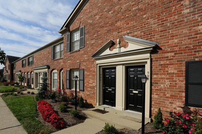 Jamestown at St. Matthews Apartments in Louisville, KY - Foto de edificio - Building Photo