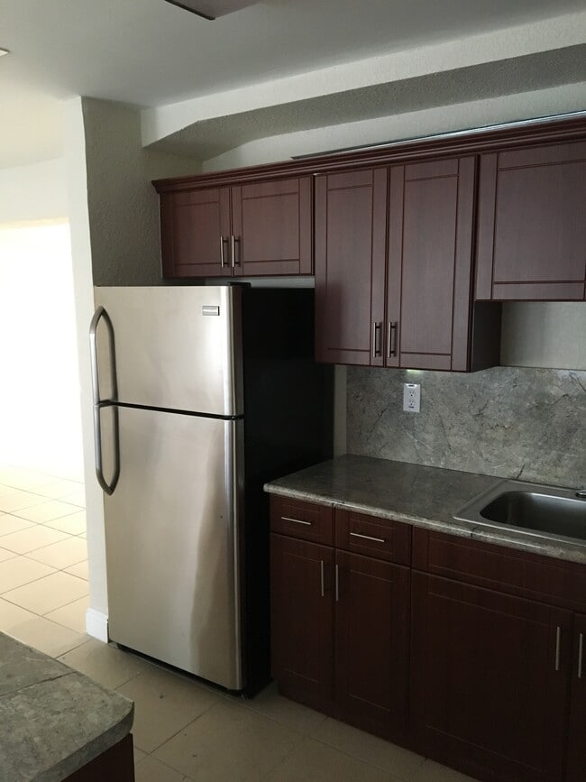 681 SW 29th Ter in Fort Lauderdale, FL - Building Photo - Building Photo