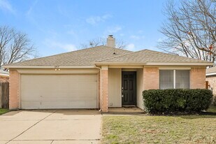 6417 Longmont Trail in Fort Worth, TX - Building Photo