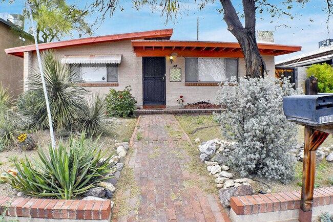 property at 1315 E Adams St