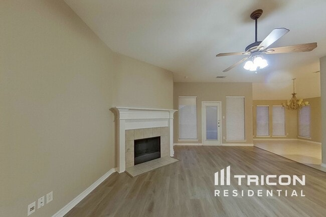 1312 Pierron Dr in Arlington, TX - Building Photo - Building Photo