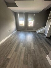 513 Bernhardt Way in Pittsburgh, PA - Building Photo - Building Photo