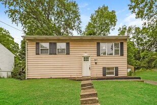 2470 Berthbrook Dr in Cincinnati, OH - Building Photo