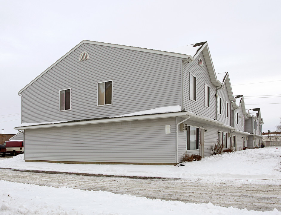 435 33rd Ave N in St. Cloud, MN - Building Photo