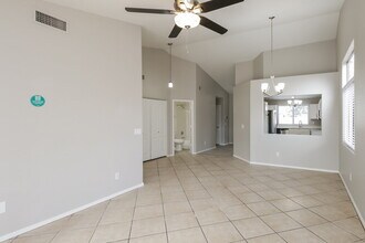 30365 Maple Chase Dr in San Tan Valley, AZ - Foto de edificio - Building Photo