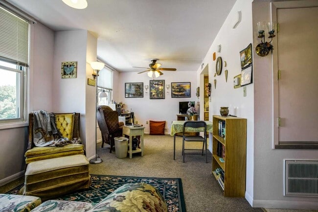 330 W Court St in Clay Center, KS - Building Photo - Building Photo